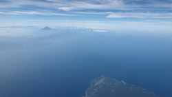 高度一万ﾒｰﾄﾙ　東京都　伊豆大島上空より富士山の風景写真　高解像度・高画質の壁紙